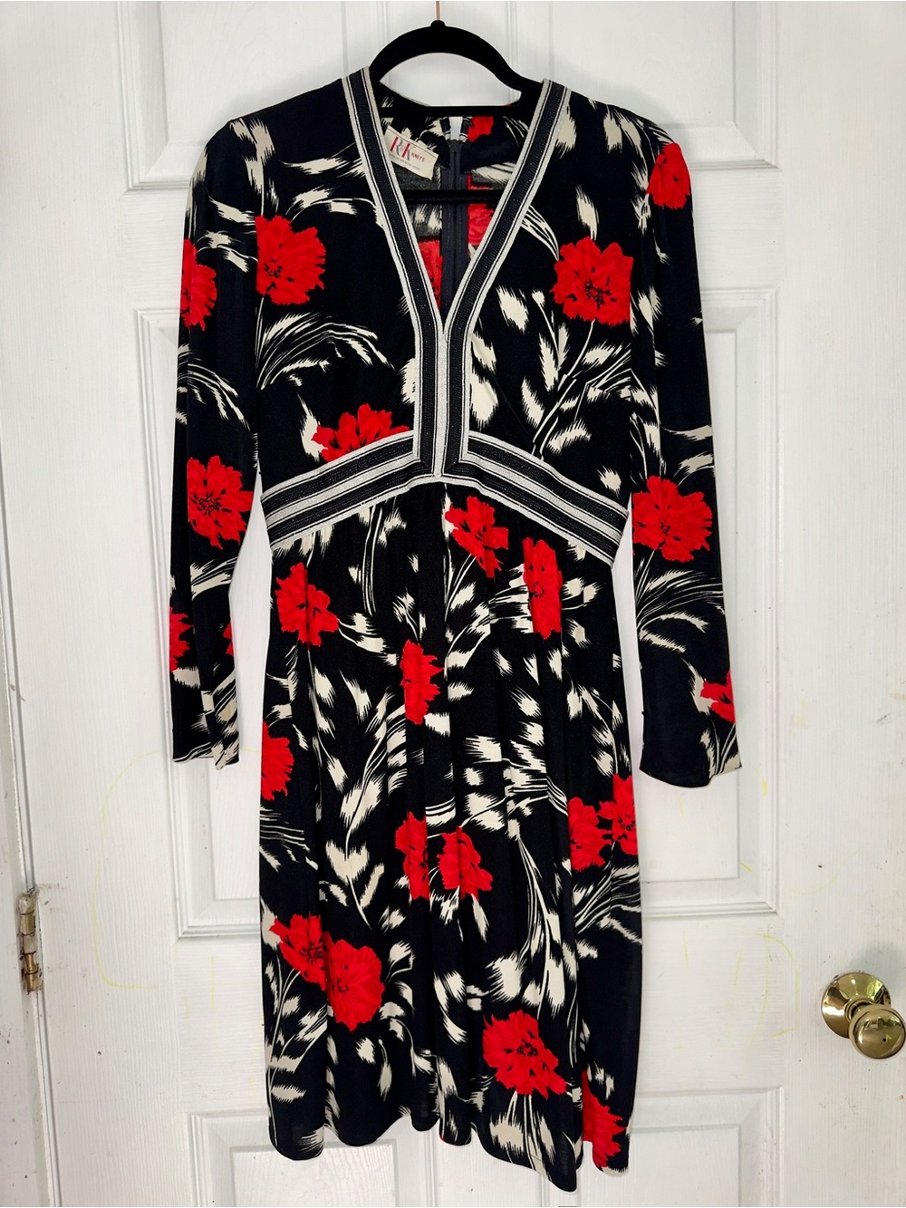 Vintage R&K Knits 70s Black & Red Floral V‑Neck Long Sleeve Dress